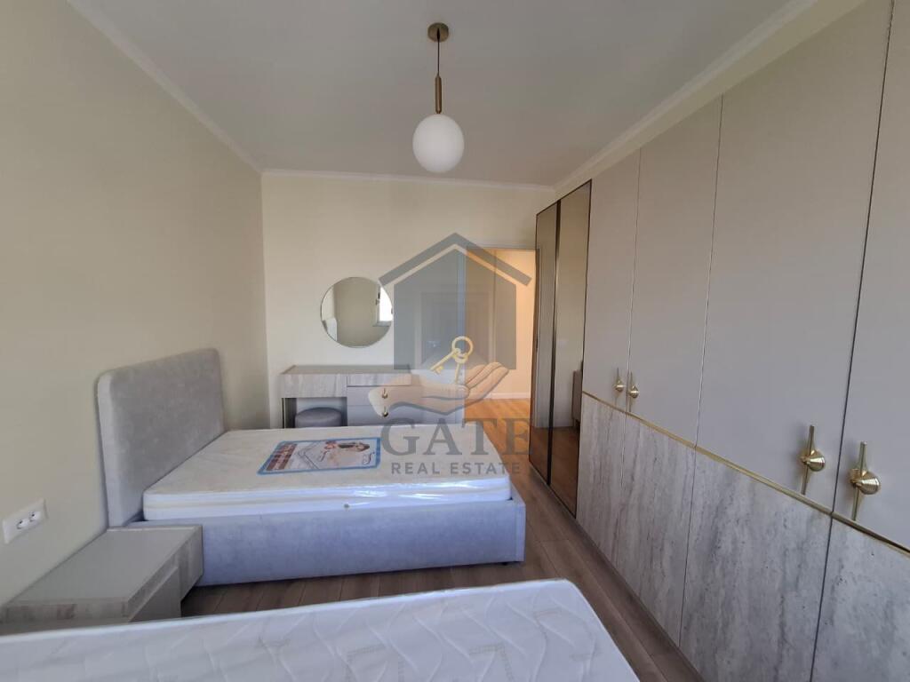 Shitet apartament 2+1 – Plazh Iliria, totalisht i mobiluar dhe i investuar, kati i 6 me ashensor – shumë pranë detit, pranë Hotel Horizont