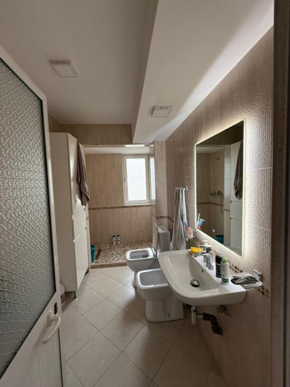 Shitet apartament 1+1 në zonën e Oxhakut 125,000 €