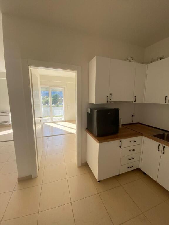 Ambient per zyra me qira tek Rruga e Kosovareve!