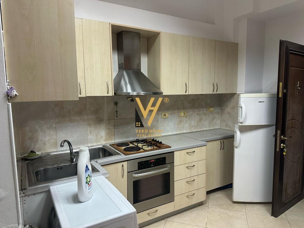 MONOLOCALE IN AFFITTO AL 21 DHJETORI 350 EURO