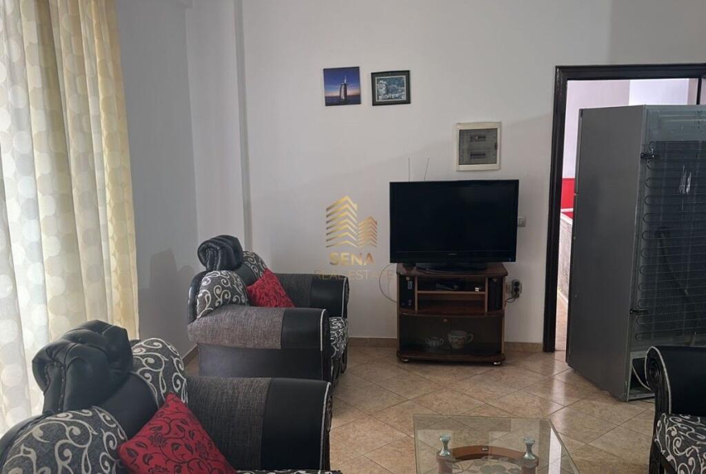 Qira, Hyrje Private 2+1, Ne fund te rruges 5 Maji, 350 Euro/muaj