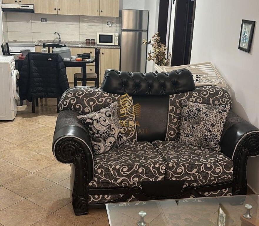 Qira, Hyrje Private 2+1, Ne fund te rruges 5 Maji, 350 Euro/muaj