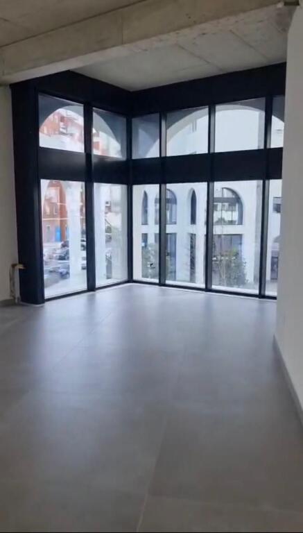 ZYRE ME QERA 177 M2 ISH FUSHA E AVIACIONIT 2150 EURO