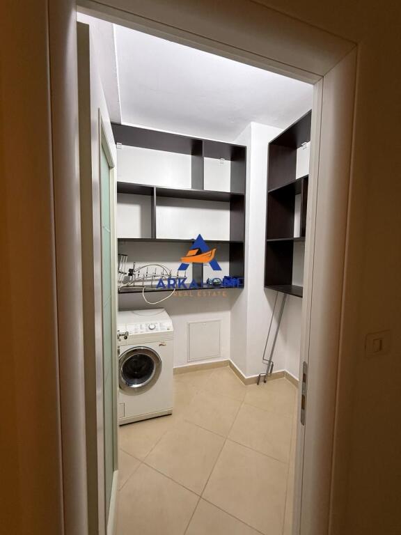 SI AFFITTA APPARTAMENTO 2+1+BALCONE+DEPOSITO A UNAZA E RE 550 EURO