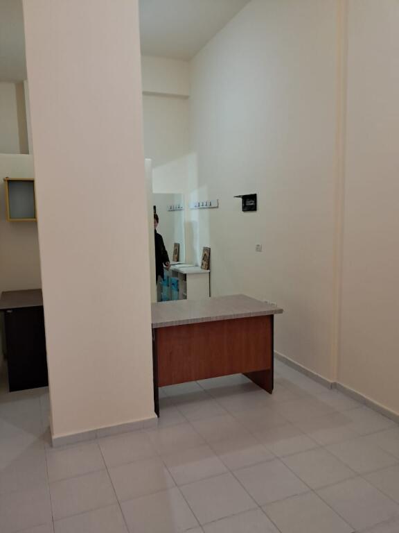 Negozio in Affitto a Lungo Termine - Cole, Vlore