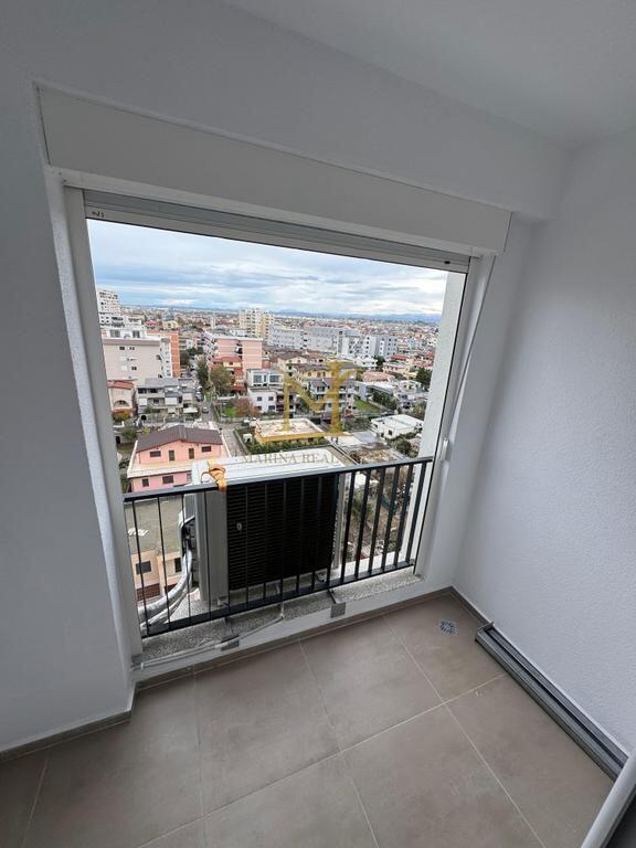 Jepet me qira apartament 3+1 +2 tualete , në Durrës, pranë stacionit të trenit.