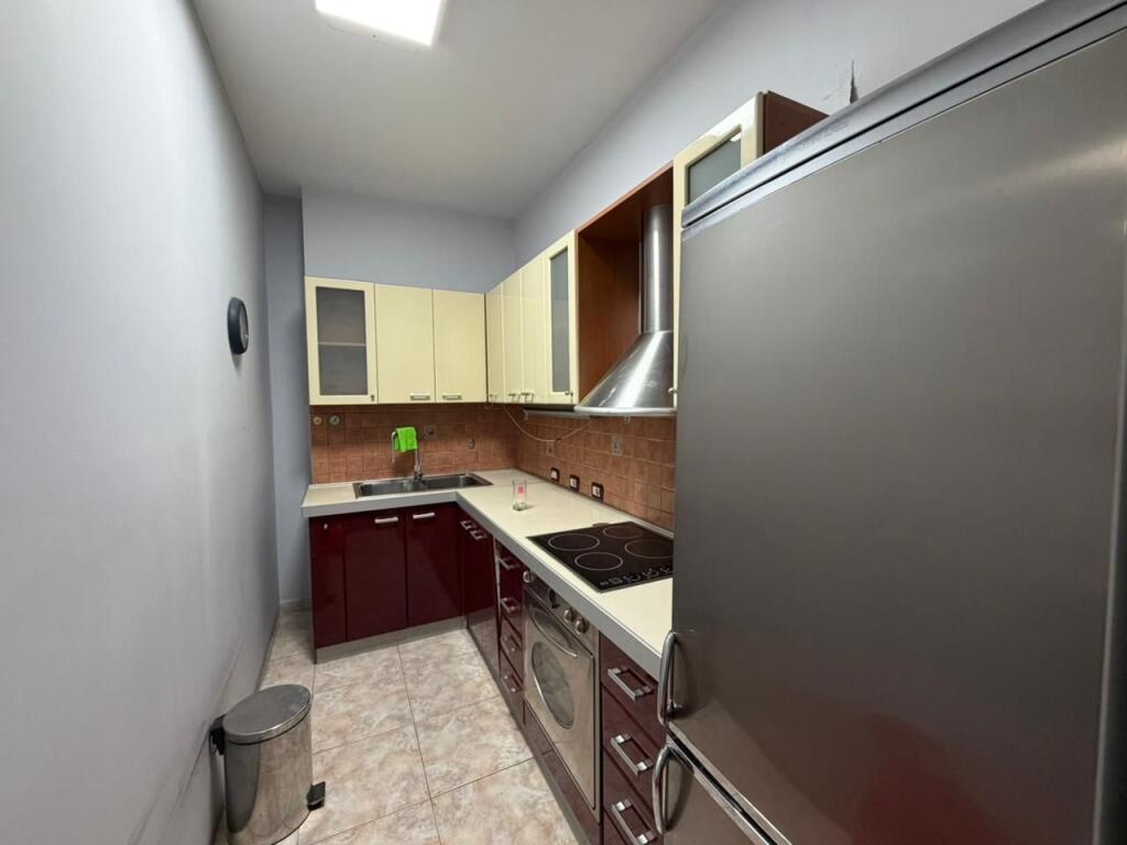 Ambient zyrash per qira tek Sky Tower ne Bllok.