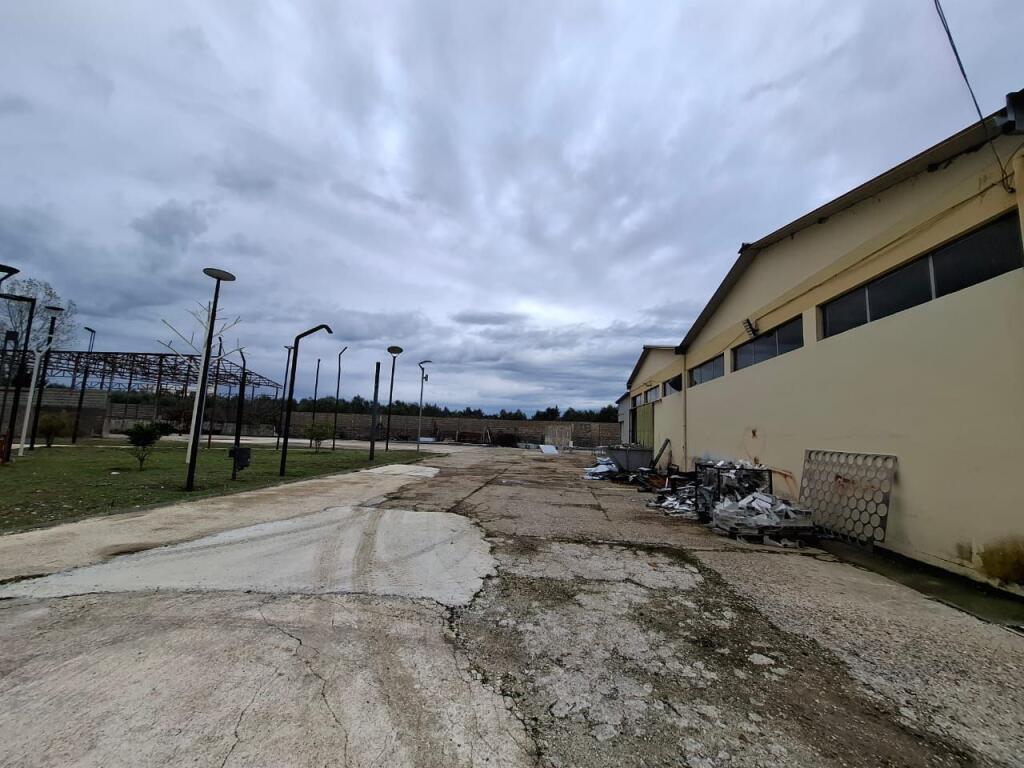 Magazinë Industriale në Shitje