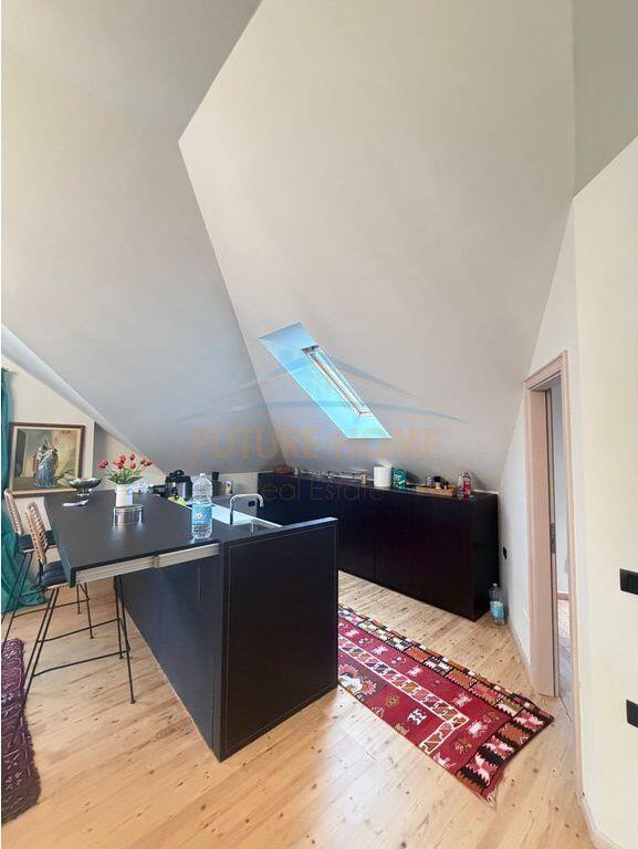 Shitet Apartament 2+1+2 , Komuna e Parisit