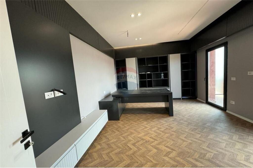 Ufficio in affitto presso Tirana Garden Building