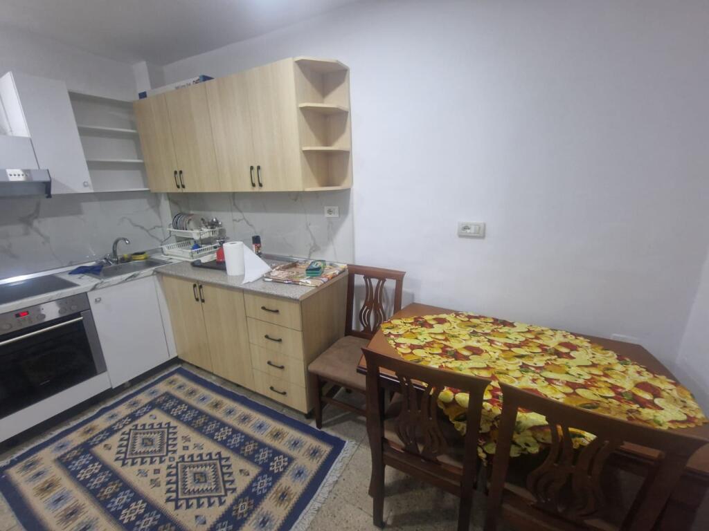 Jepet me qera apartament 1+1 te Zogu i Zi.