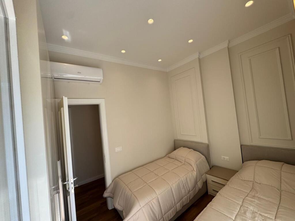 Jepet me qira apartament luksoz 2+1 në qendër të Durrësit