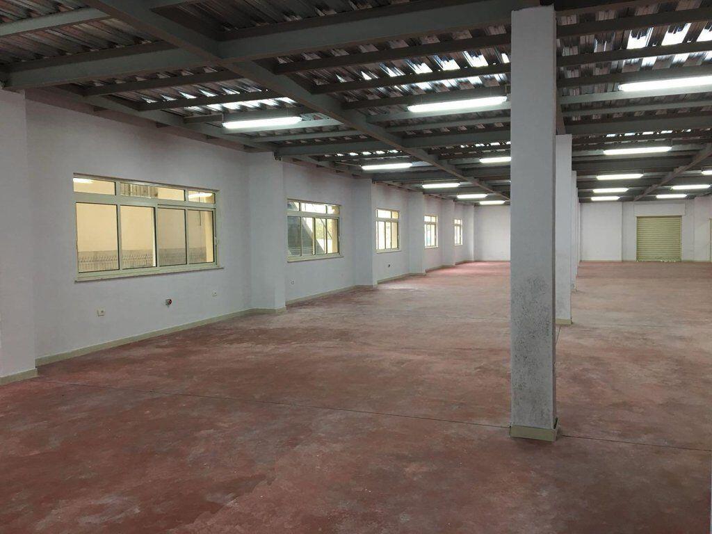 EKSKLUZIVE! BULEVARDI I RI, JEPET ME QIRA KAPANON 2 KATE+ 5 POSTE PARKIMI! 5,500 € /Muaj