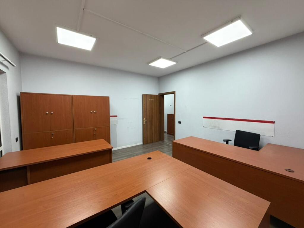 Ambient zyrash per qira tek Sky Tower ne Bllok.