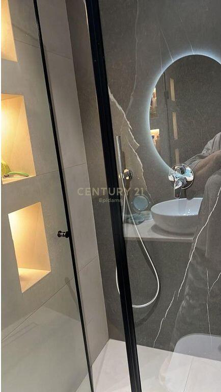 BULEVARDI I RI – SHITET APARTAMENT 2+1+2 ME POST PARKIMI (Kompleksi Marga)