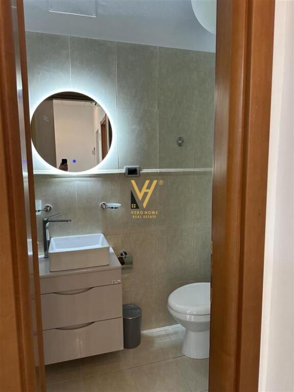 JEPET ZYRE 100 M2 ME QERA TE BLLOKU 100.000 LEKE