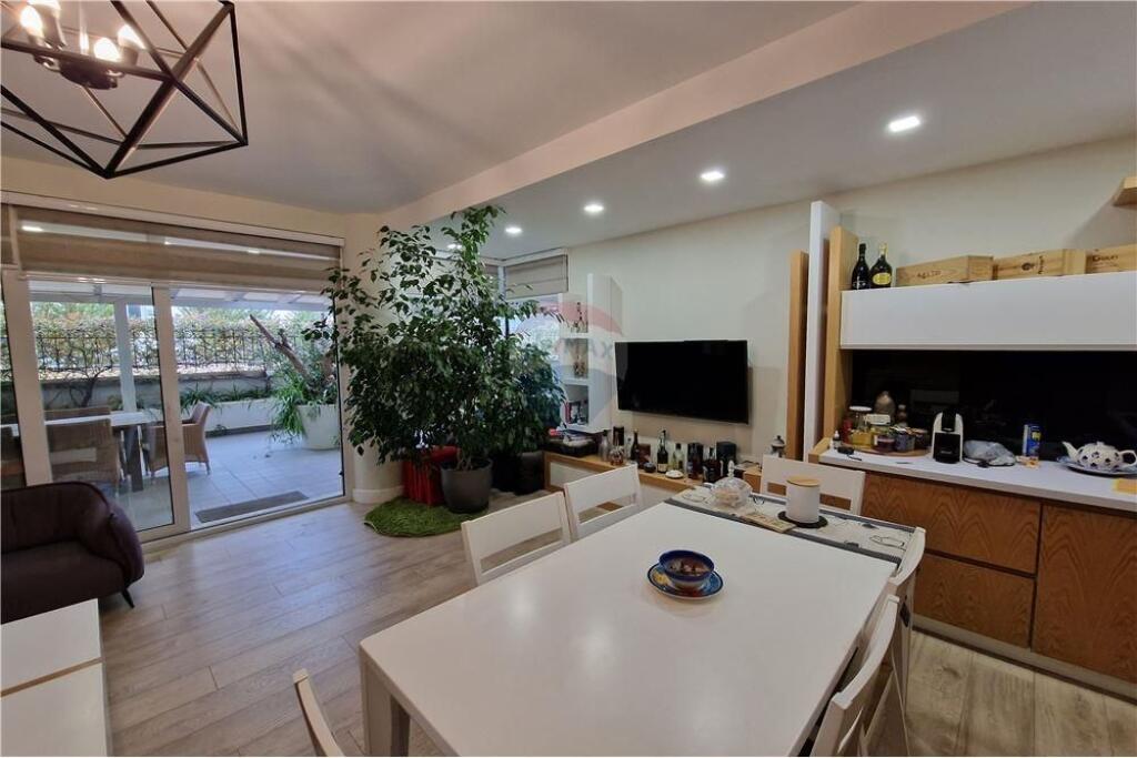  SUPER APARTAMENT 2+1+VERANDË – LUNGO MARE, Vlorë