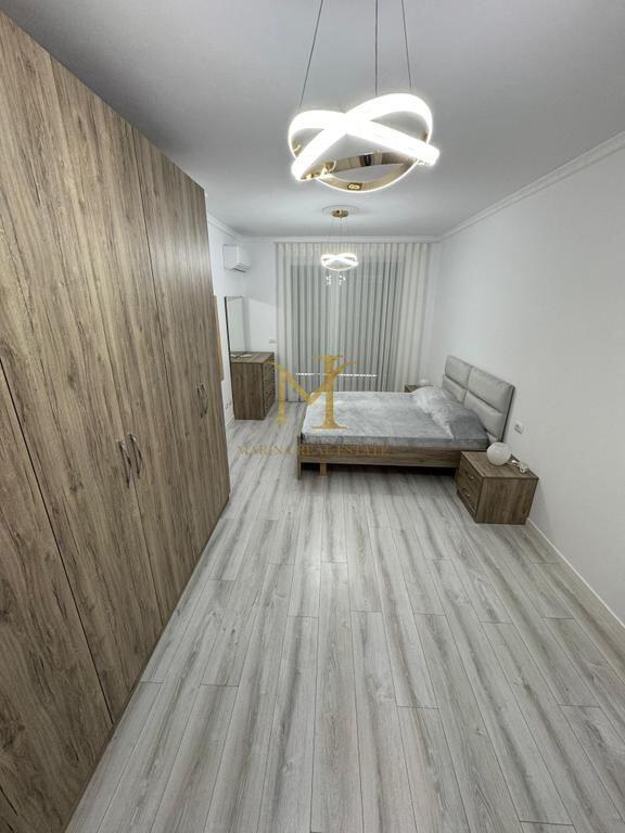 Jepet me qira apartament 3+1 +2 tualete , në Durrës, pranë stacionit të trenit.