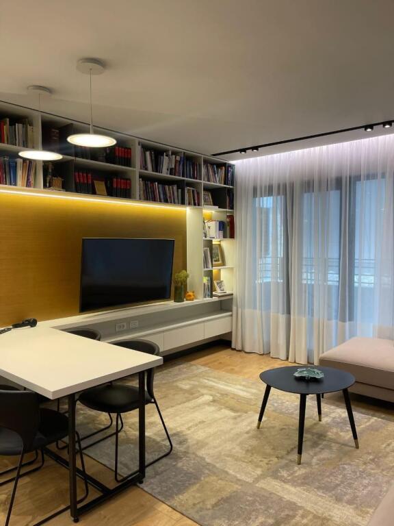 Apartament per qera 2+1+2+parkim tek Liqeni i Thate