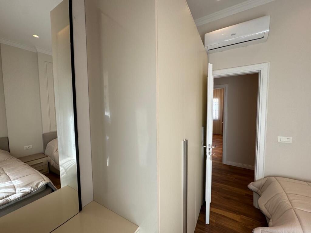 Jepet me qira apartament luksoz 2+1 në qendër të Durrësit