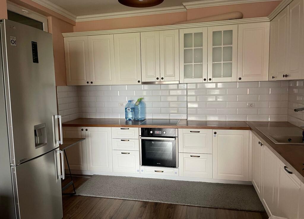 Shitet Apartament 2+1 i Mobiluar – Astir, pranë Bar Return