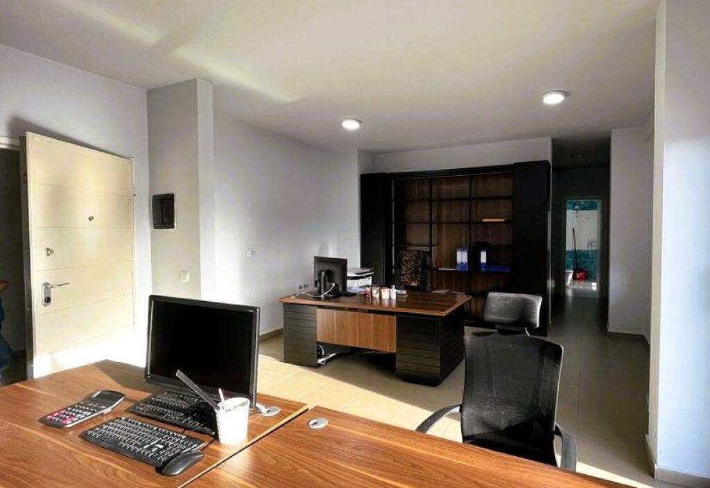 Jepet me qira ambient per zyra tek Zogu i Zi !