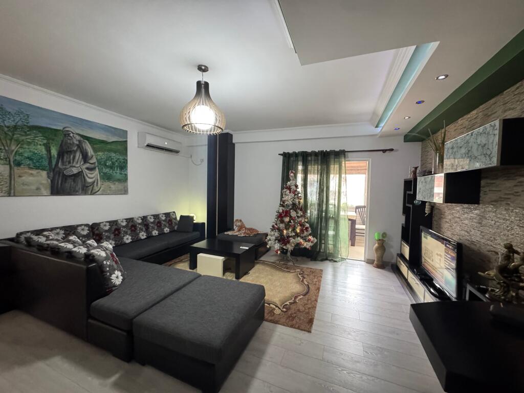 SHITET APARTAMENT 2+1 PRANE BULEVARDIT TE RI, TIRANE