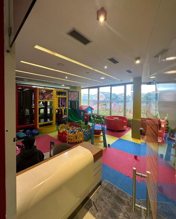 Locale commerciale in affitto – Yzberisht, Via “3 Martiri”