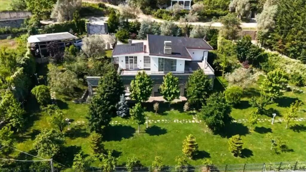 Villa Individuale in vendita nella periferia di Tirana, Dobresh