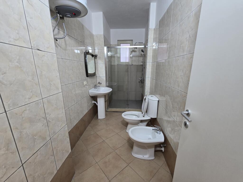 Jepet me qira apartament 2+1 në qendër të Durrësit