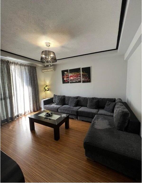 Appartamento 1+1 in Affitto Bllok, Tirana