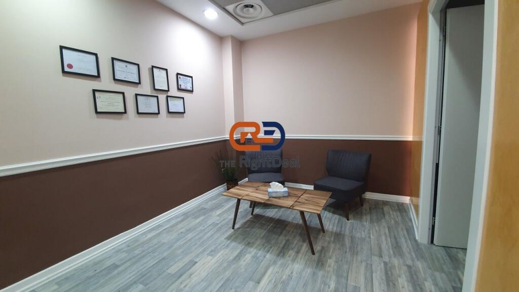 Da ETC, Vendita di Locale Commerciale Adatto per Investimento !!