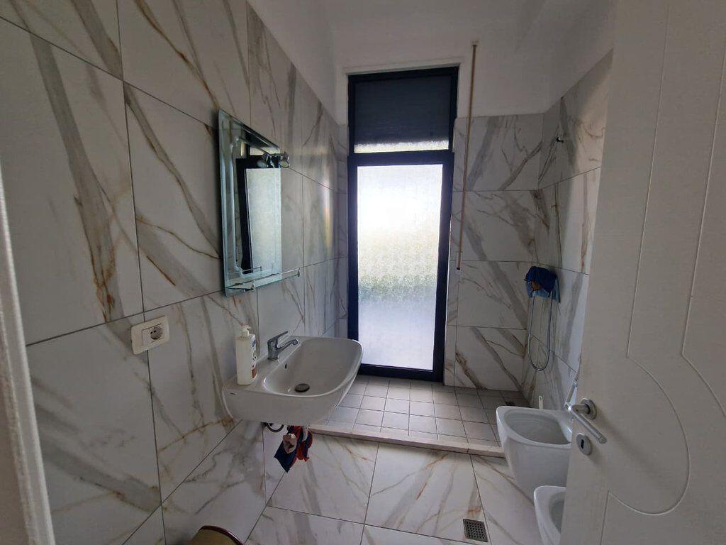 ALI DEMi, JEPET ME QIRA AMBJENT PER ZYRA!