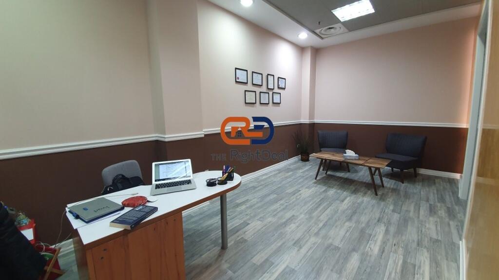 Da ETC, Vendita di Locale Commerciale Adatto per Investimento !!