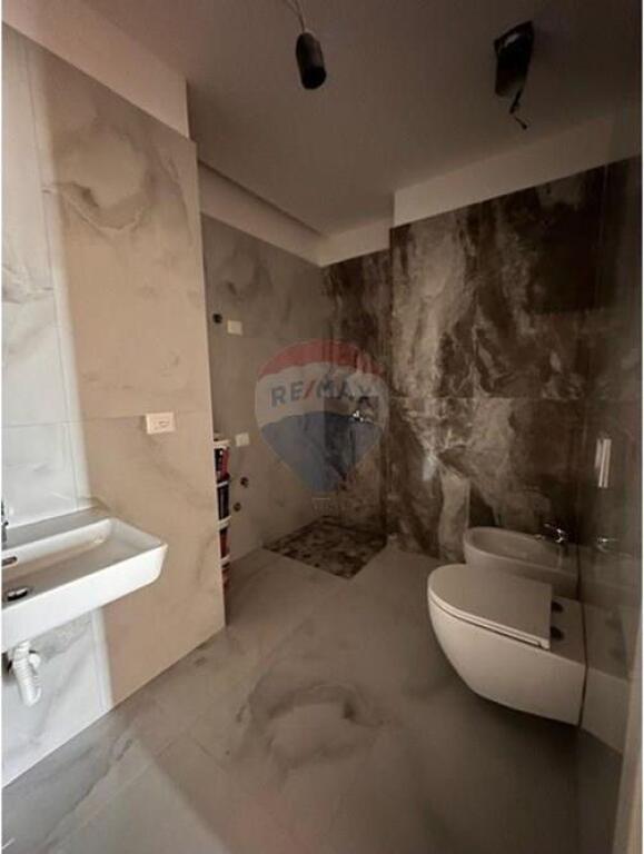 Office for rent at TIRANA GARDEN BUILDING!