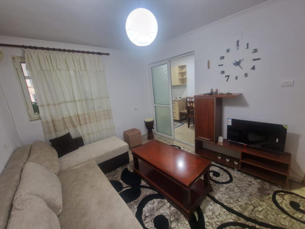 Jepet me qera apartament 1+1 te Zogu i Zi.