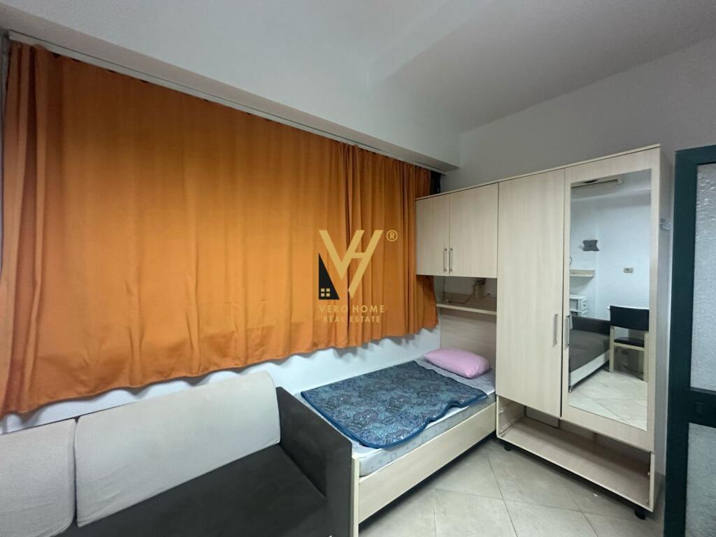 MONOLOCALE IN AFFITTO AL 21 DHJETORI 350 EURO