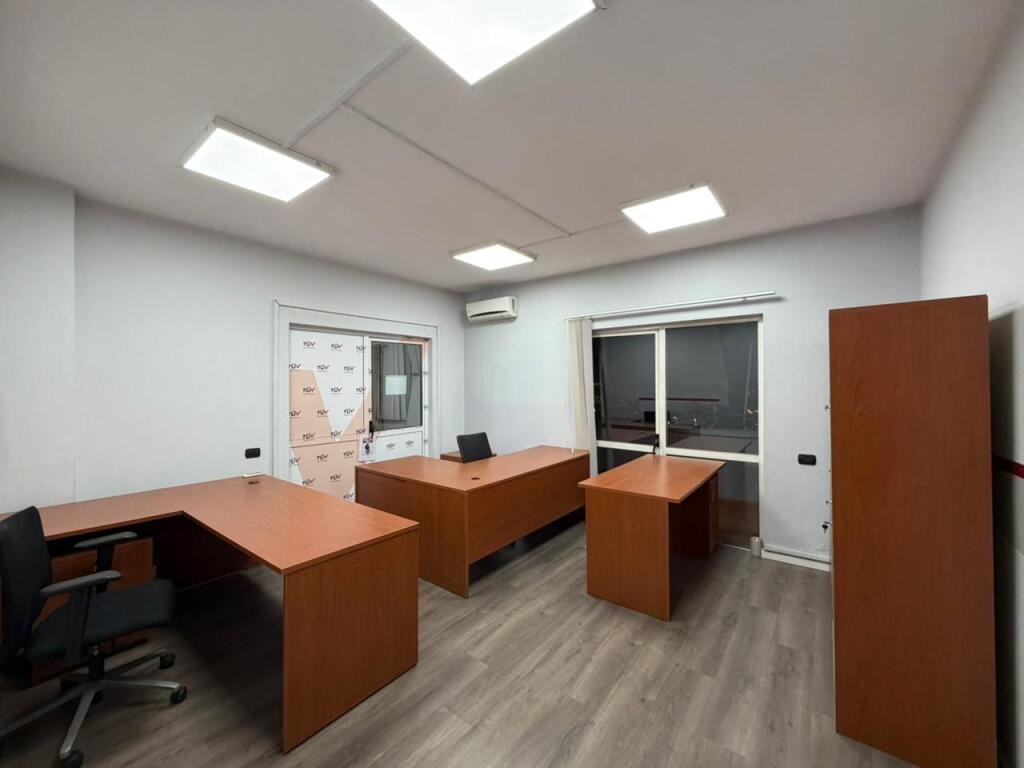 Ambient zyrash per qira tek Sky Tower ne Bllok.