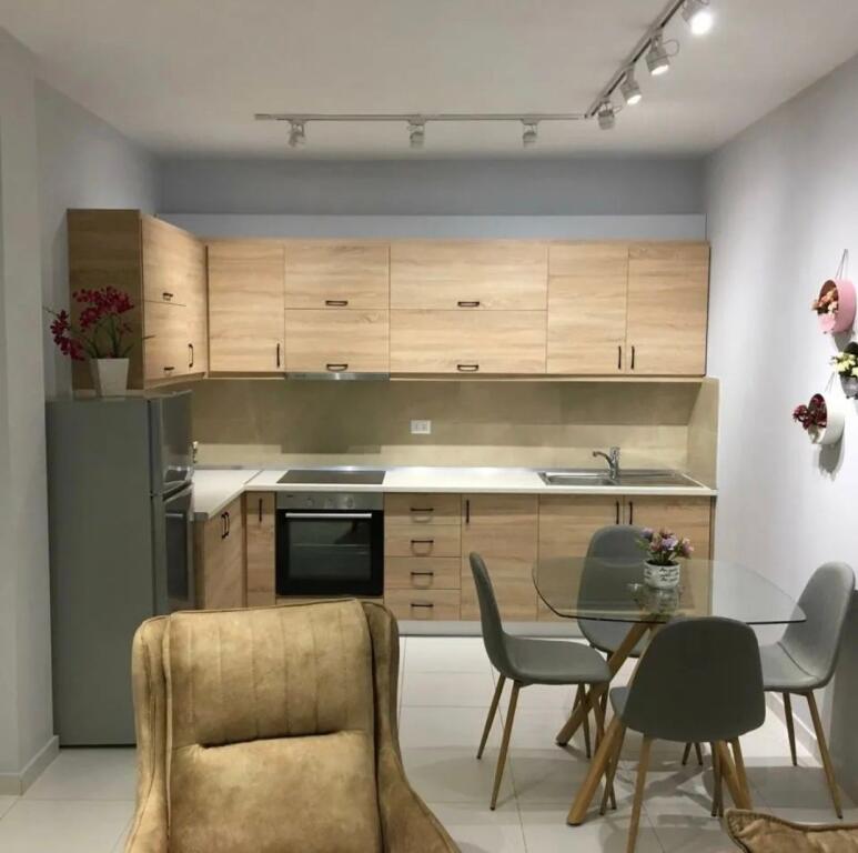 Jepet me qira super apartament 1+1 QSUT Kompleksi Orion Rruga e Dibres