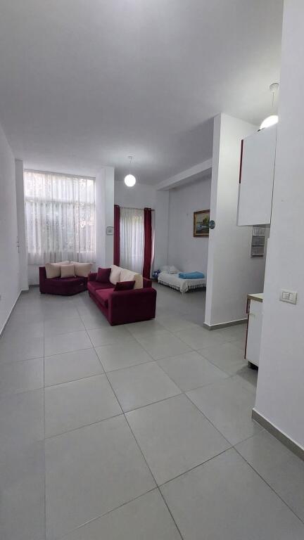 Qera, Garsionere, Fresk , 300 euro/muaj