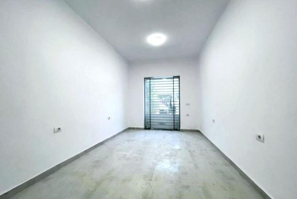 IN VENDITA NEGOZIO STADIO DINAMO 310.500 €