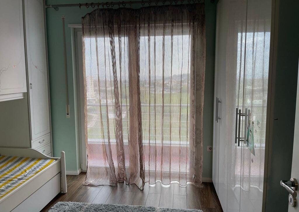 Shitet Apartament 2+1 i Mobiluar – Astir, pranë Bar Return