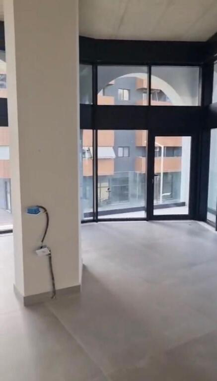 ZYRE ME QERA 177 M2 ISH FUSHA E AVIACIONIT 2150 EURO