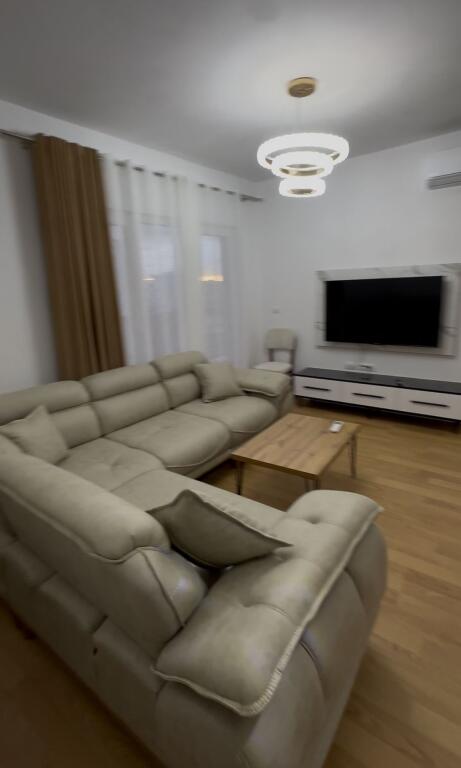 A Zogu i Zi offriamo un appartamento 1+1 in affitto