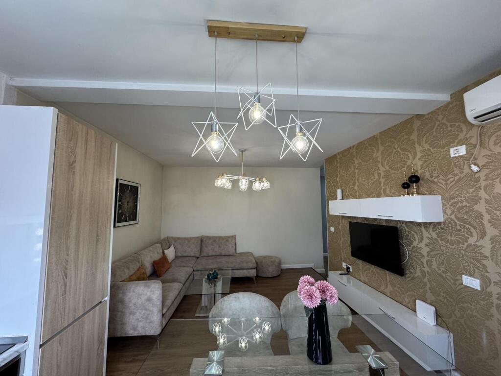 Appartamento duplex in vendita vicino a Petro Nini!
