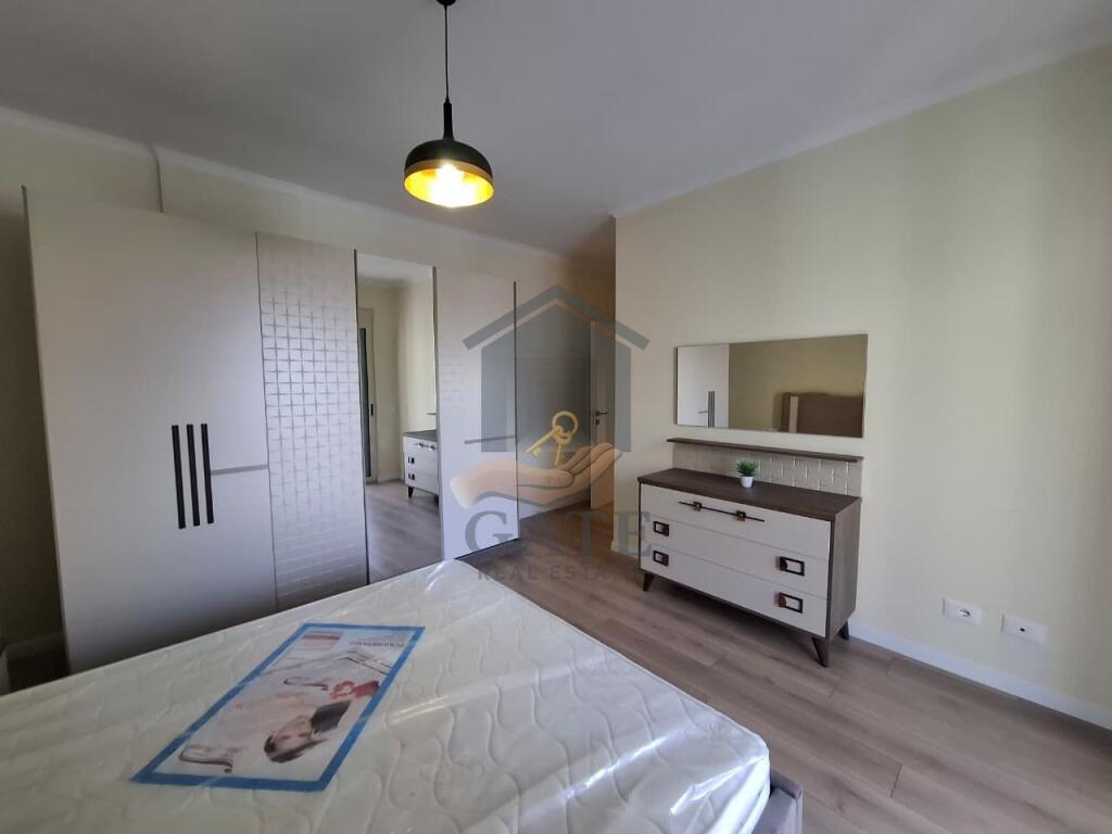 Shitet apartament 2+1 – Plazh Iliria, totalisht i mobiluar dhe i investuar, kati i 6 me ashensor – shumë pranë detit, pranë Hotel Horizont