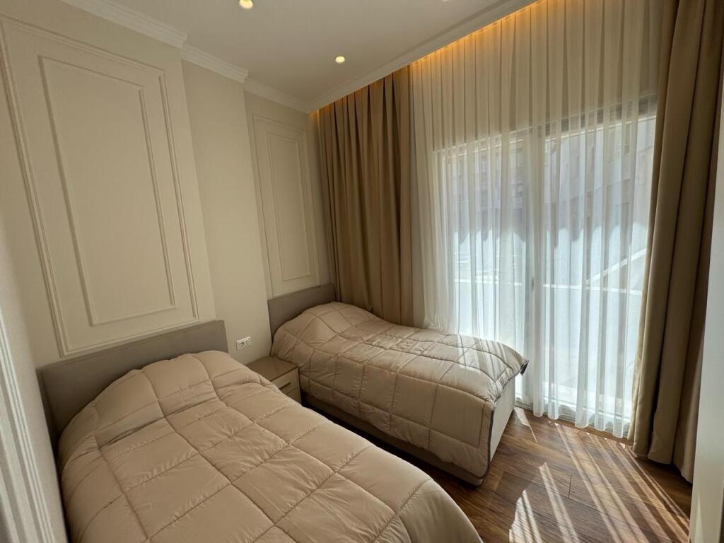 Jepet me qira apartament luksoz 2+1 në qendër të Durrësit