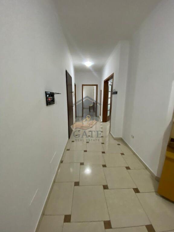 Jepet me Qira Apartament 3+1 me Verandë 30 m² – Durrës