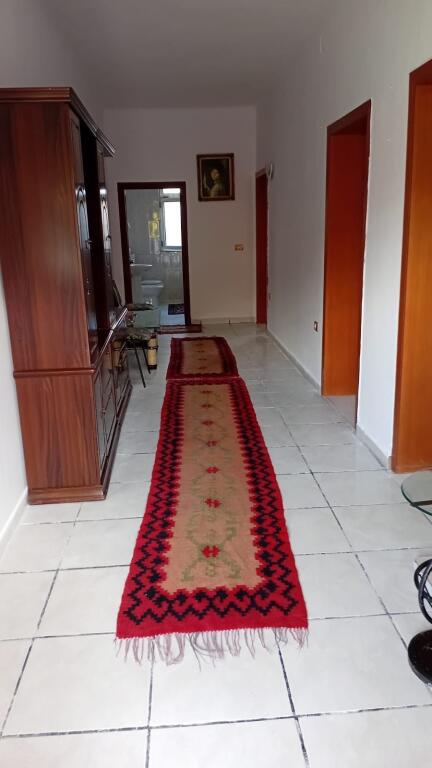 Siri Kodra, 2+1 for rent on the ground floor, private house, near the meridian