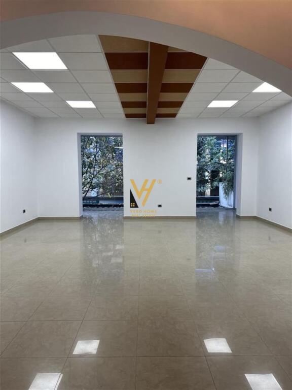 JEPET ZYRE 100 M2 ME QERA TE BLLOKU 100.000 LEKE